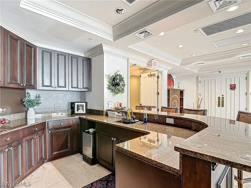 2745 1st Street Fort Myers FL 33916