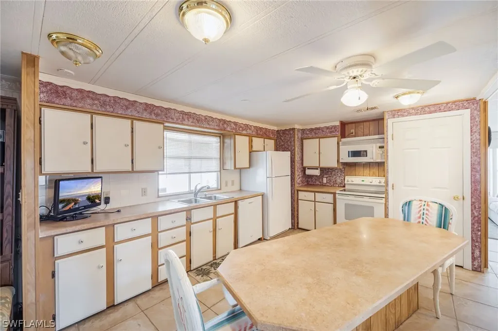 21 San Lu Rue Avenue Naples FL 34104