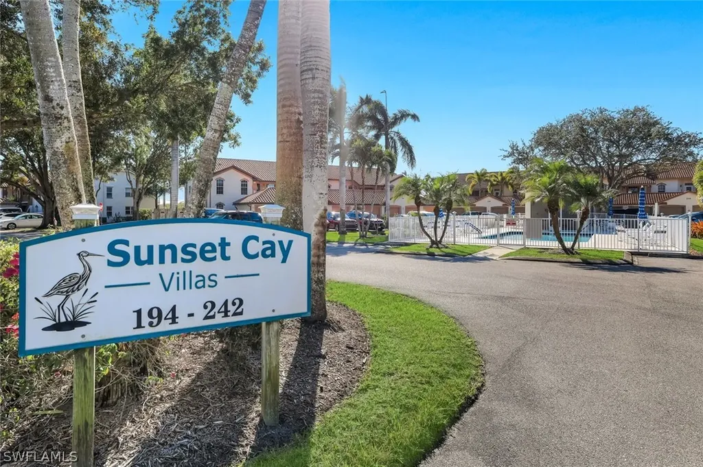 230 Newport Drive Naples FL 34114