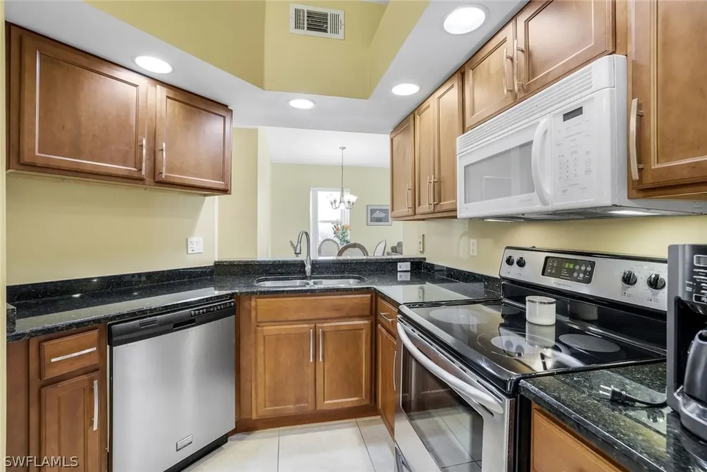 230 Newport Drive Naples FL 34114