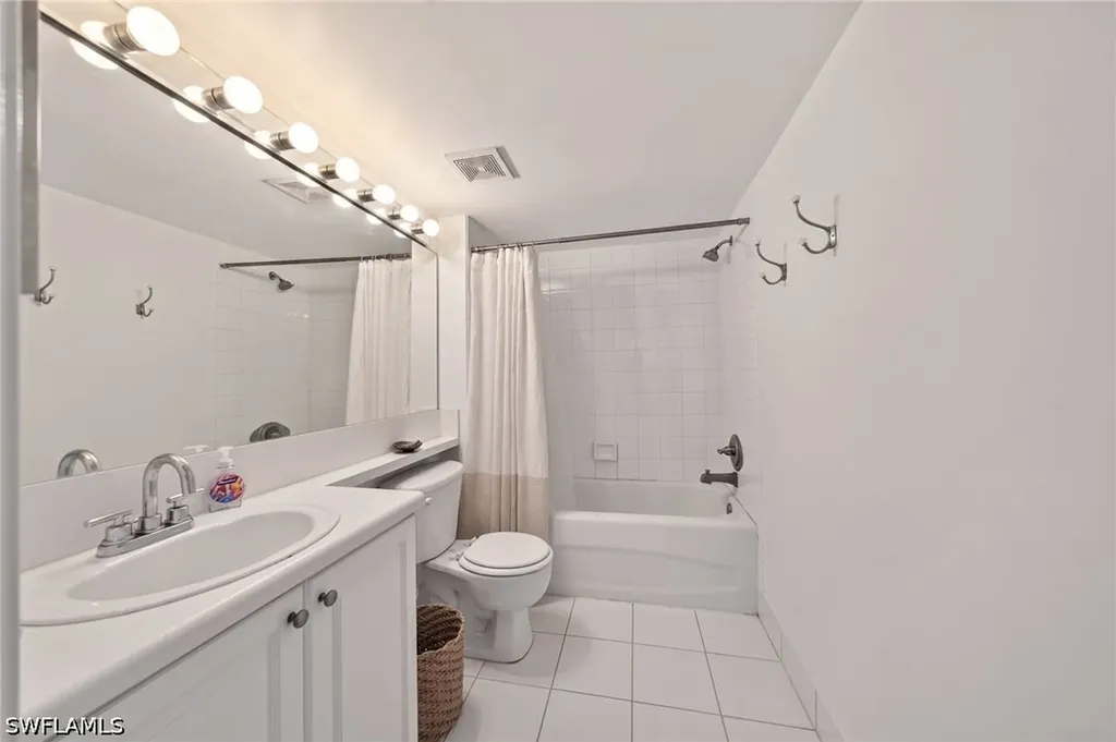 1180 Wildwood Lakes Boulevard Naples FL 34104