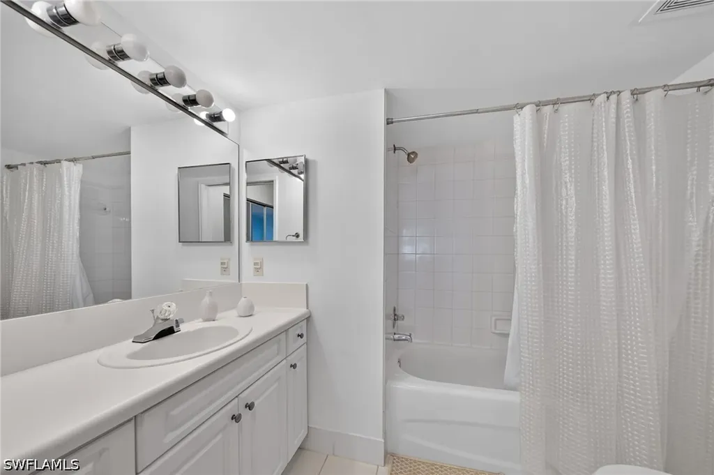 1180 Wildwood Lakes Boulevard Naples FL 34104