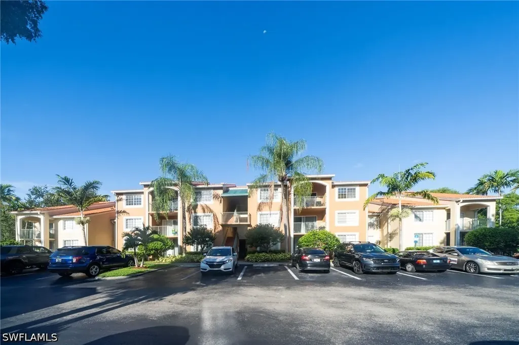 1180 Wildwood Lakes Boulevard Naples FL 34104