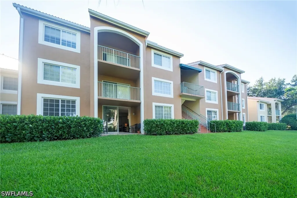 1180 Wildwood Lakes Boulevard Naples FL 34104