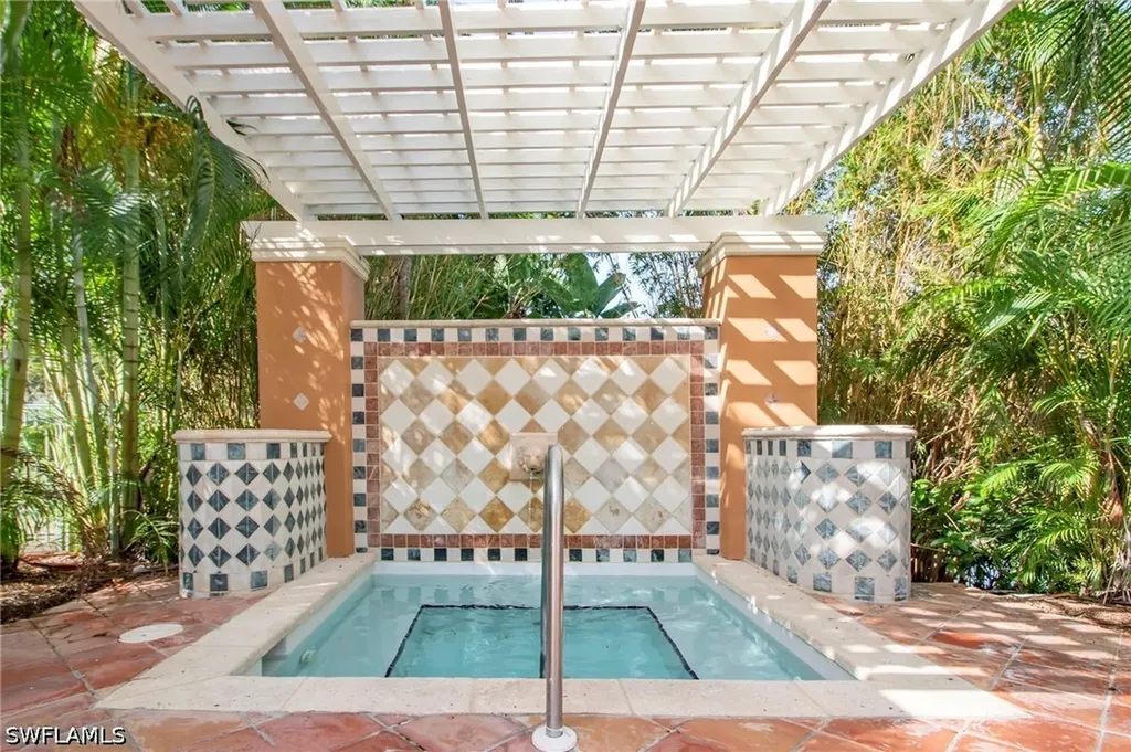 1180 Wildwood Lakes Boulevard Naples FL 34104