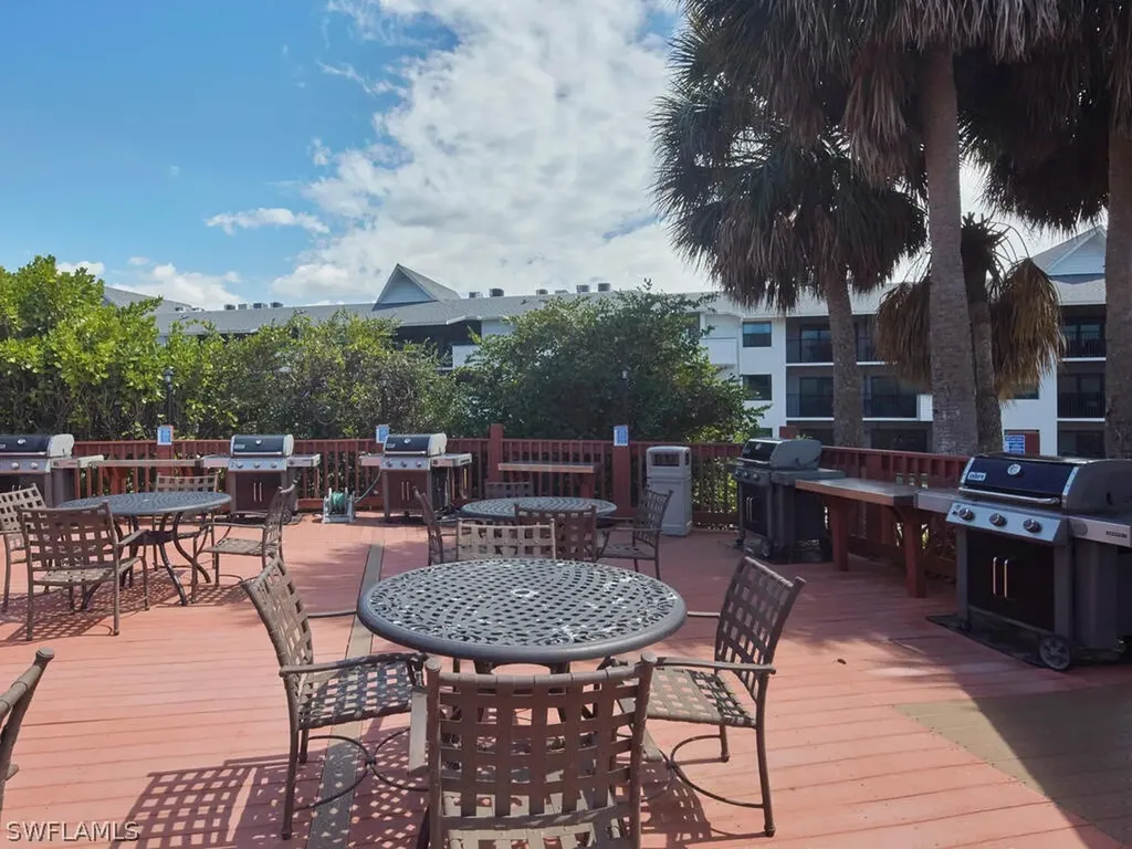 600 Neapolitan Way Naples FL 34103