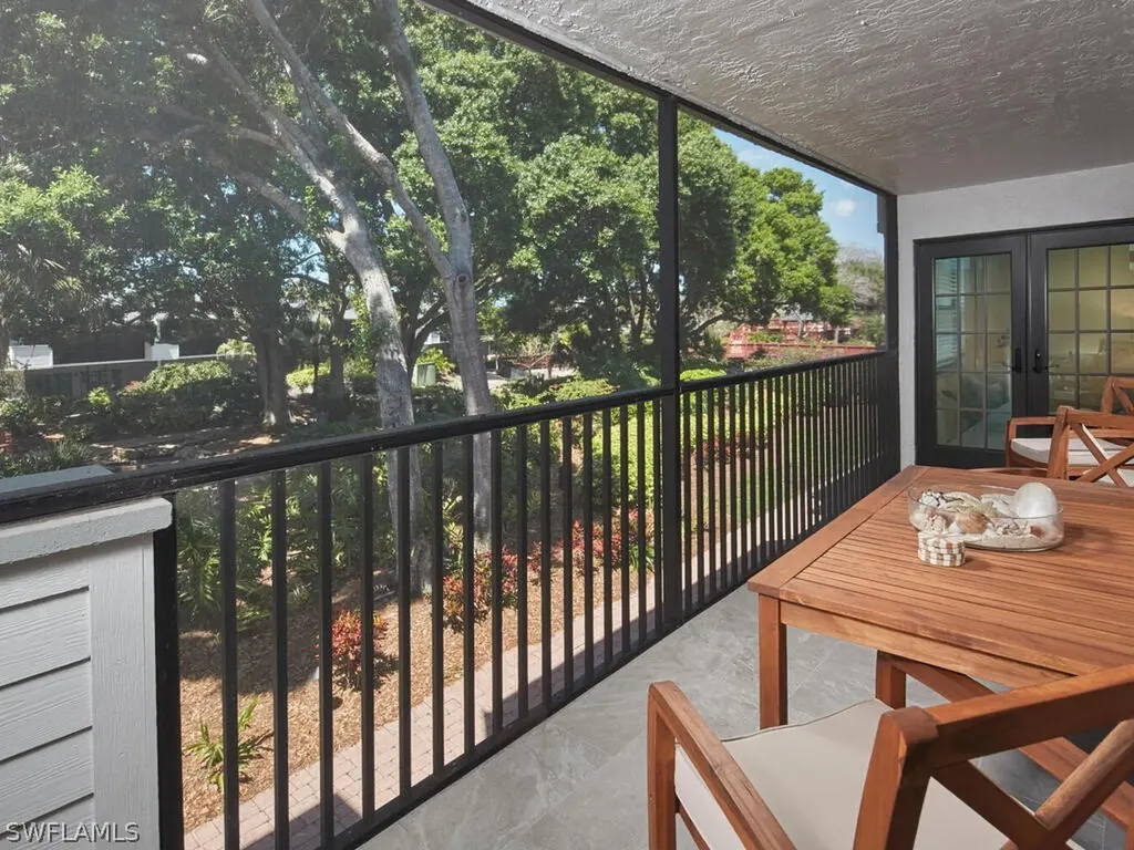 600 Neapolitan Way Naples FL 34103