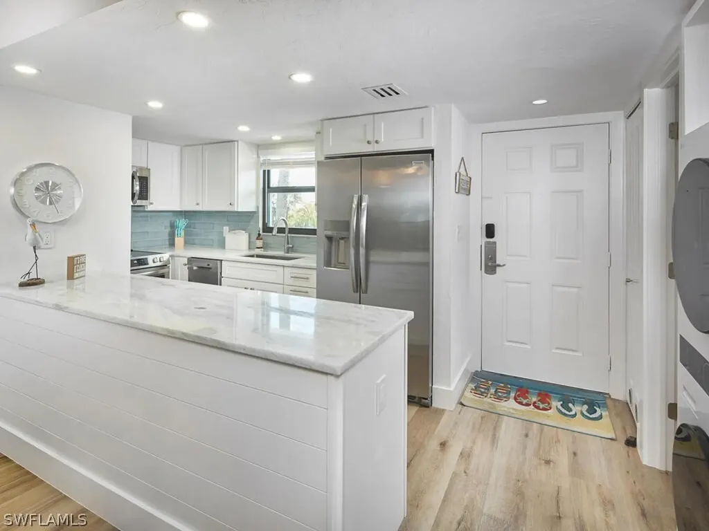 600 Neapolitan Way Naples FL 34103
