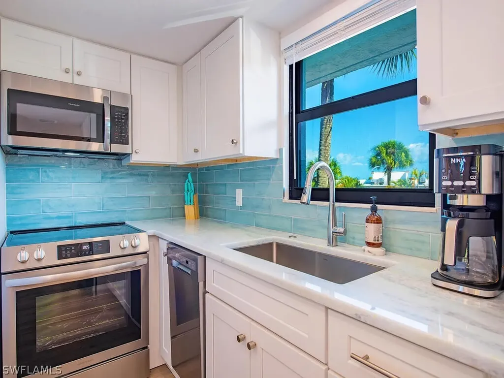 600 Neapolitan Way Naples FL 34103