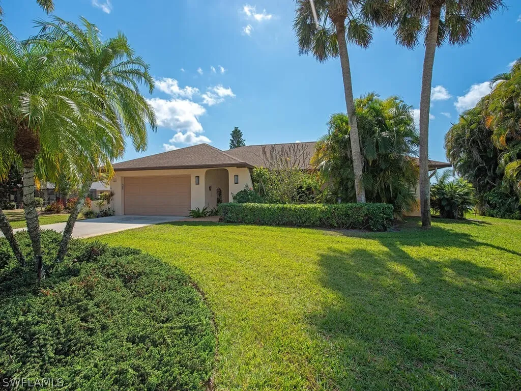 105 Cherry Hill Court Naples FL 34113