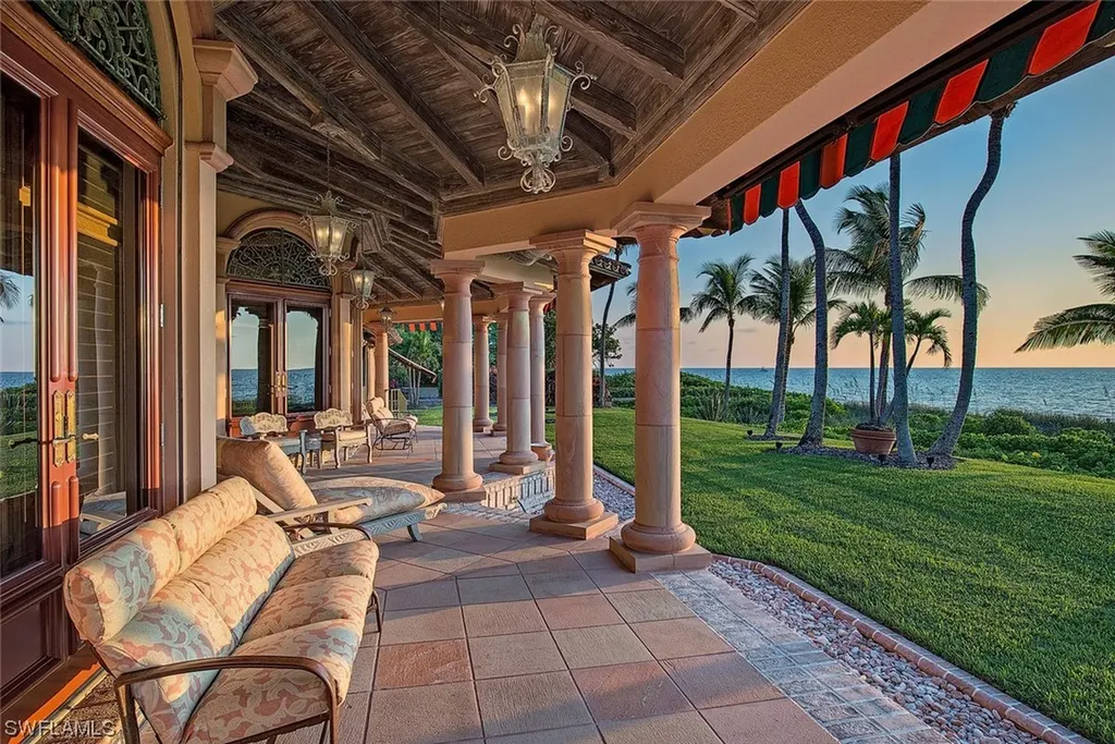 2050 Gordon Drive Naples FL 34102