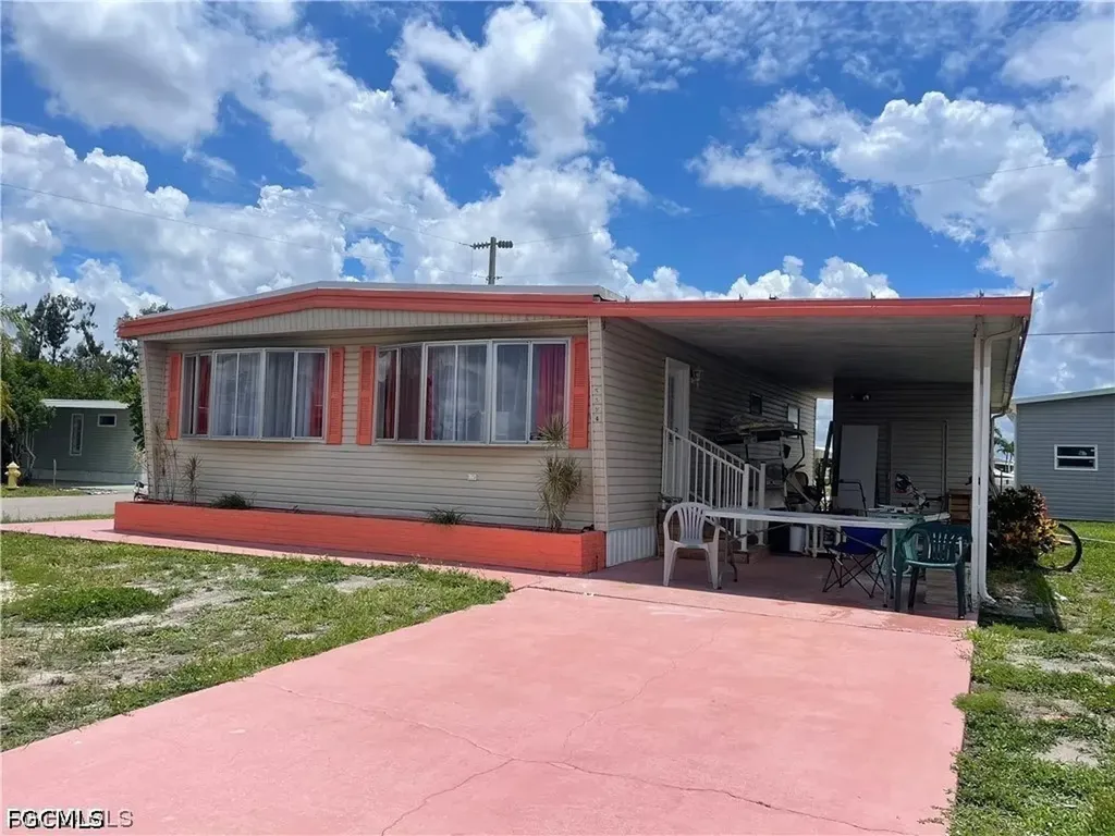 5524 Sir Walter Way North Fort Myers FL 33917