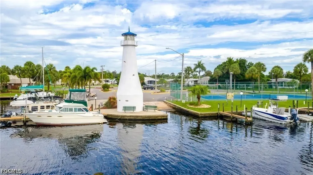 5524 Sir Walter Way North Fort Myers FL 33917