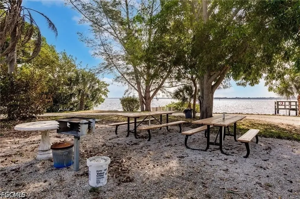 5524 Sir Walter Way North Fort Myers FL 33917