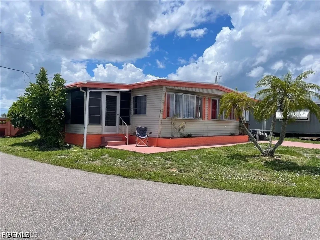 5524 Sir Walter Way North Fort Myers FL 33917