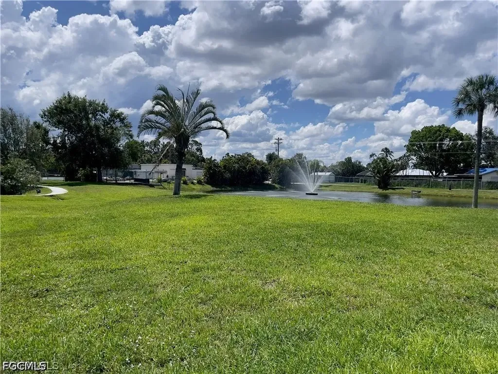 5524 Sir Walter Way North Fort Myers FL 33917