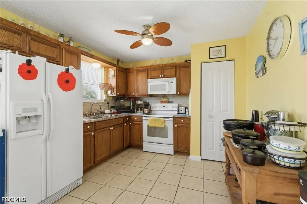 2303 NE 23rd Avenue Cape Coral FL 33909