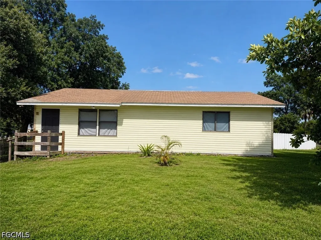 406 San Diego Street North Fort Myers FL 33903