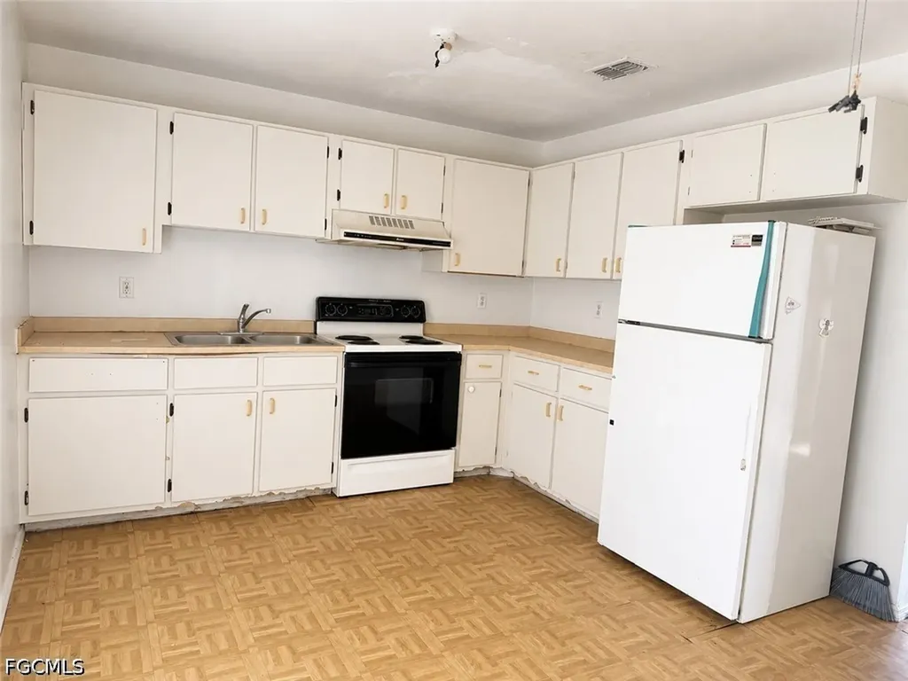 406 San Diego Street North Fort Myers FL 33903