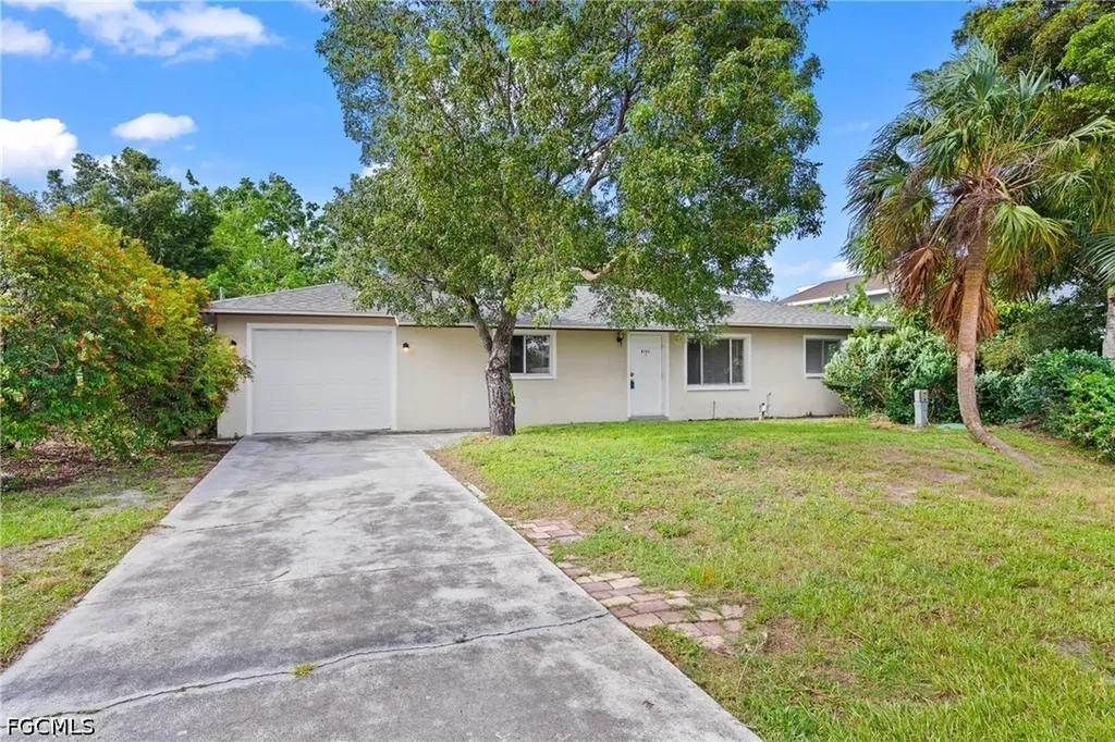Fort Myers FL, 8121 Winged Foot Drive