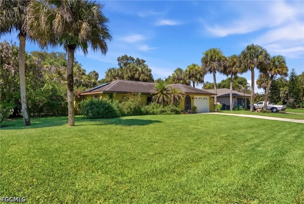 2604 E 6th Street Lehigh Acres FL 33936