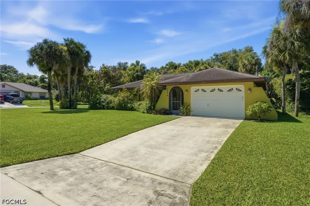 2604 E 6th Street Lehigh Acres FL 33936