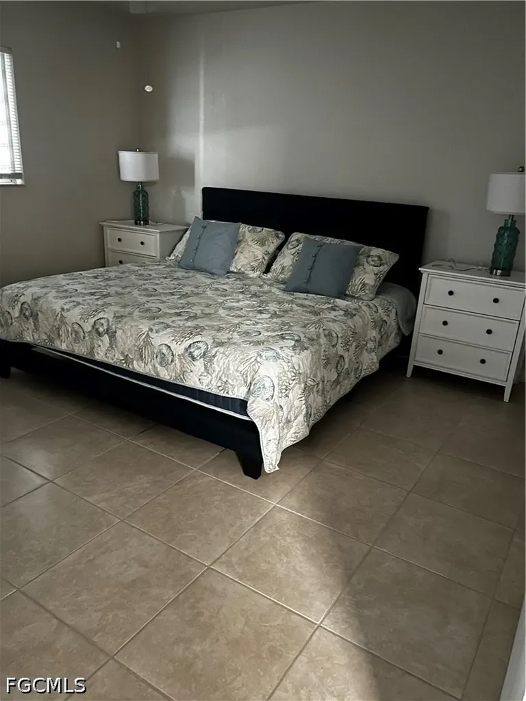 1427 NE 8th Place Cape Coral FL 33909