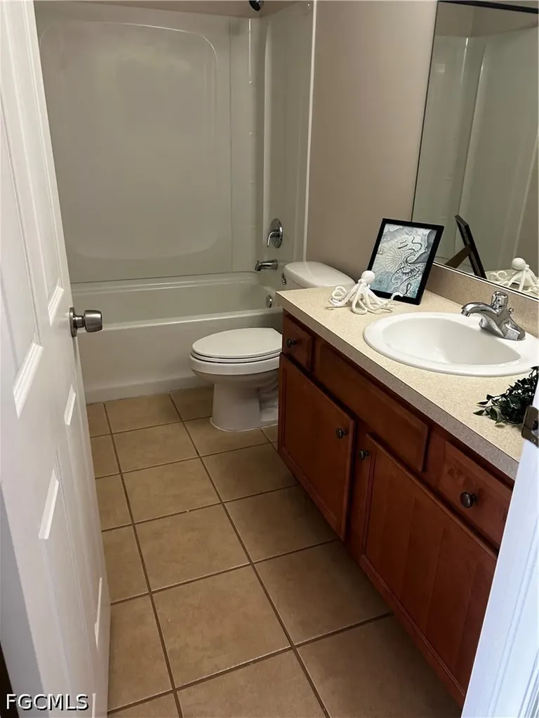 1427 NE 8th Place Cape Coral FL 33909