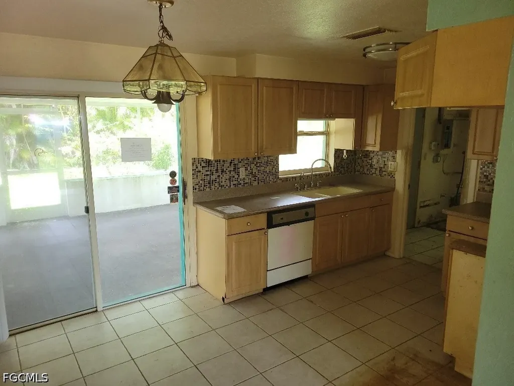 6683 E Tropicana Drive Fort Myers FL 33919