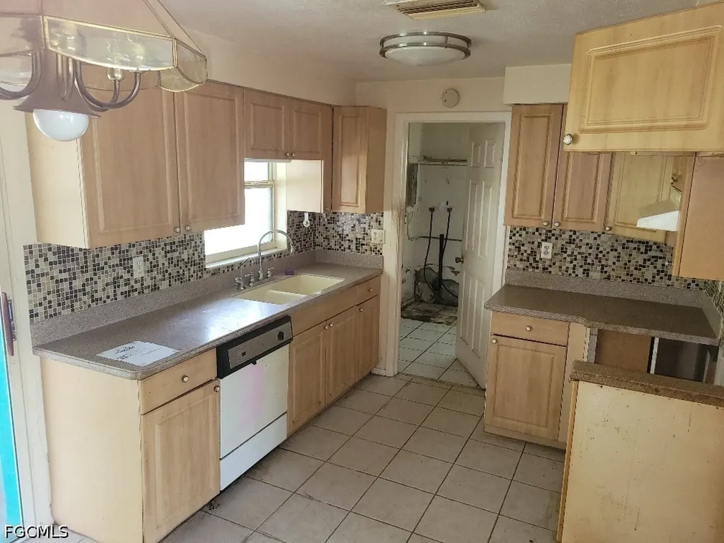 6683 E Tropicana Drive Fort Myers FL 33919