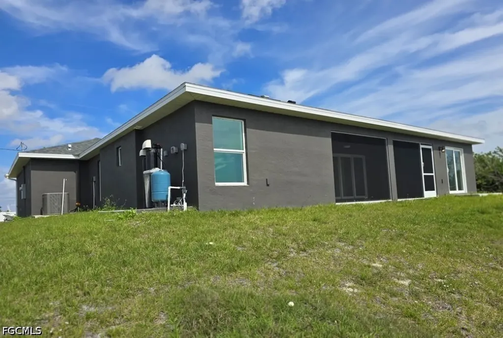 918 NE 12th Street Cape Coral FL 33909
