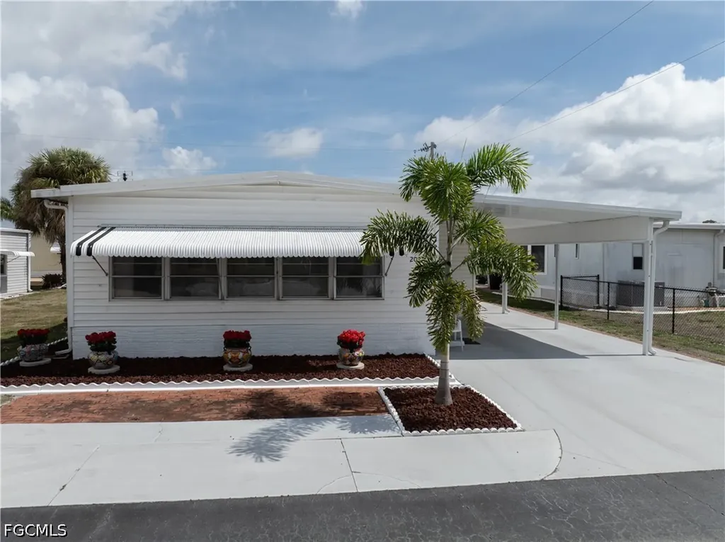 203 Harvest Lane North Fort Myers FL 33917
