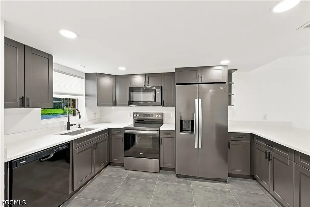 16881 Davis Road Fort Myers FL 33908
