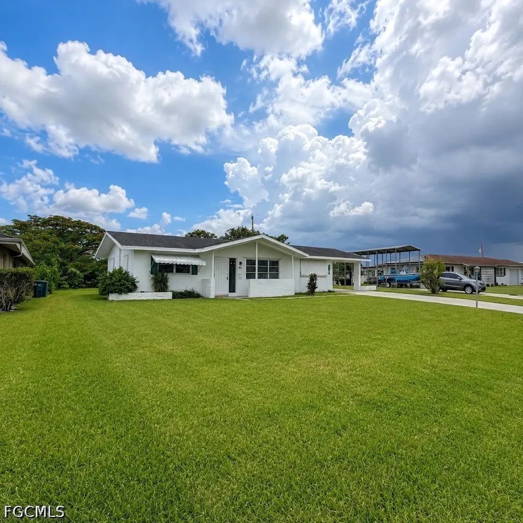 800 Willow Drive Lehigh Acres FL 33936