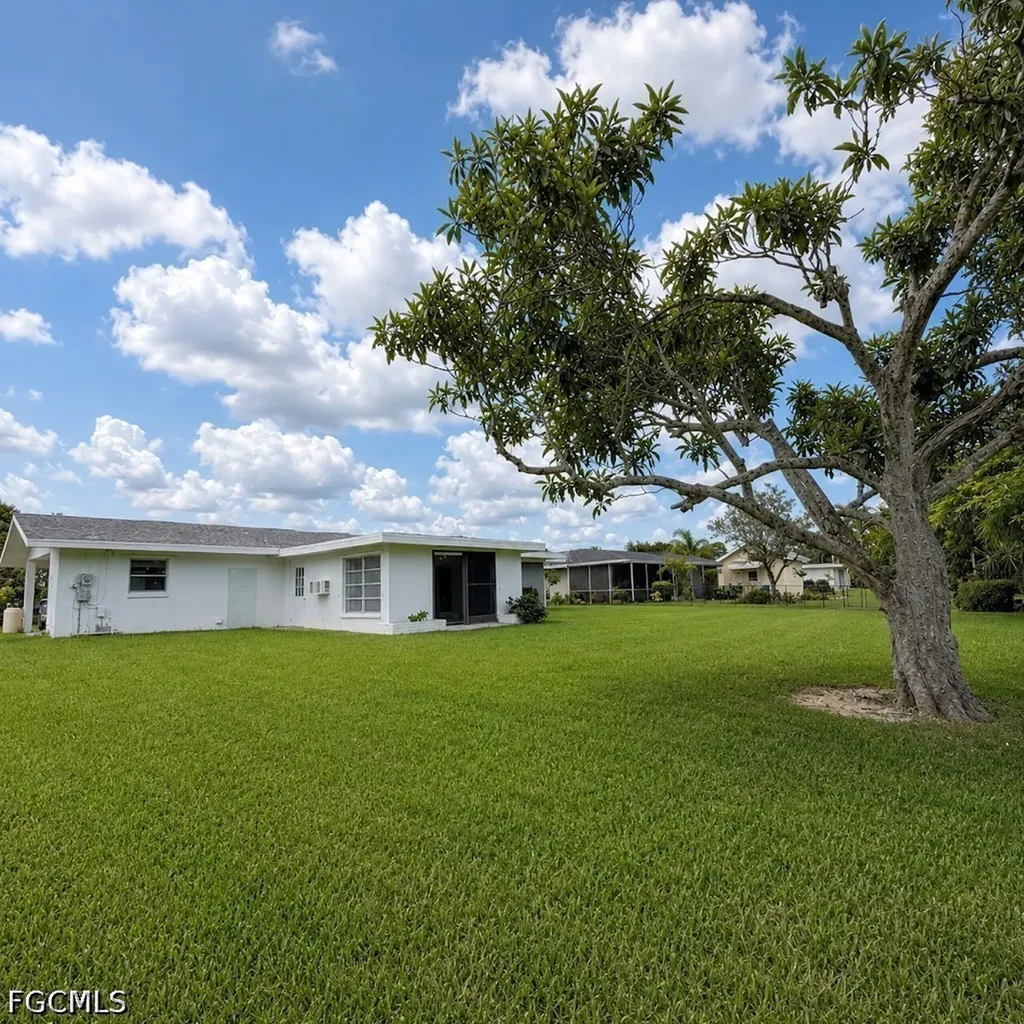 800 Willow Drive Lehigh Acres FL 33936
