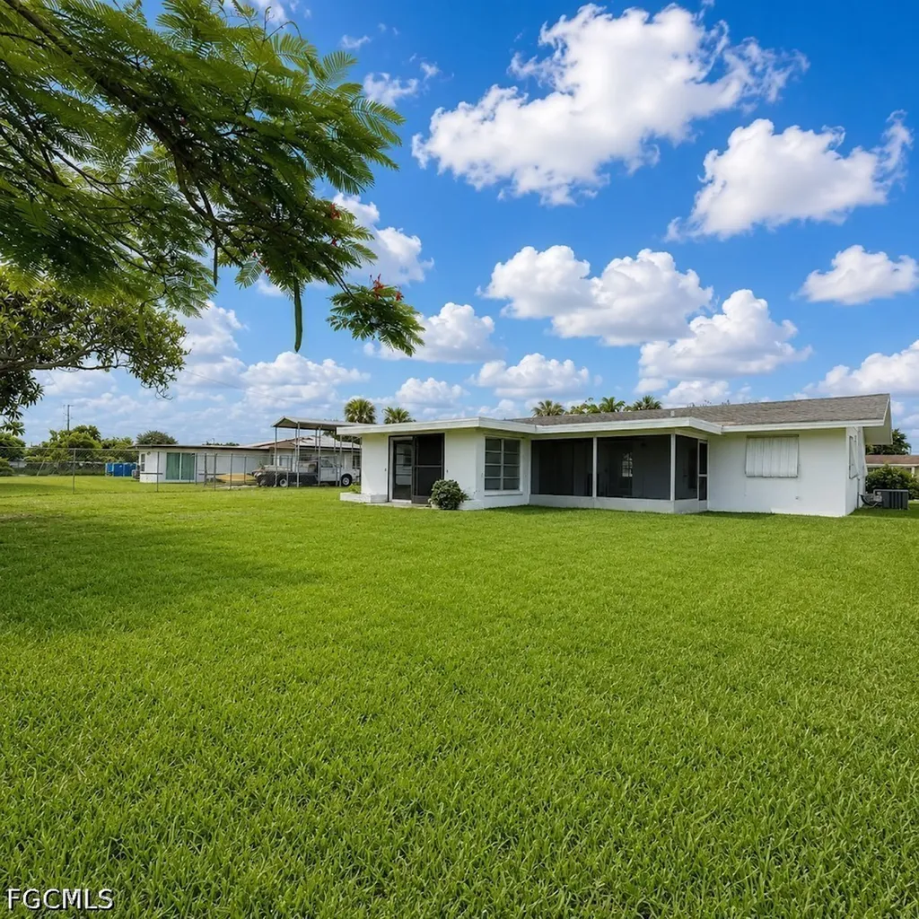800 Willow Drive Lehigh Acres FL 33936