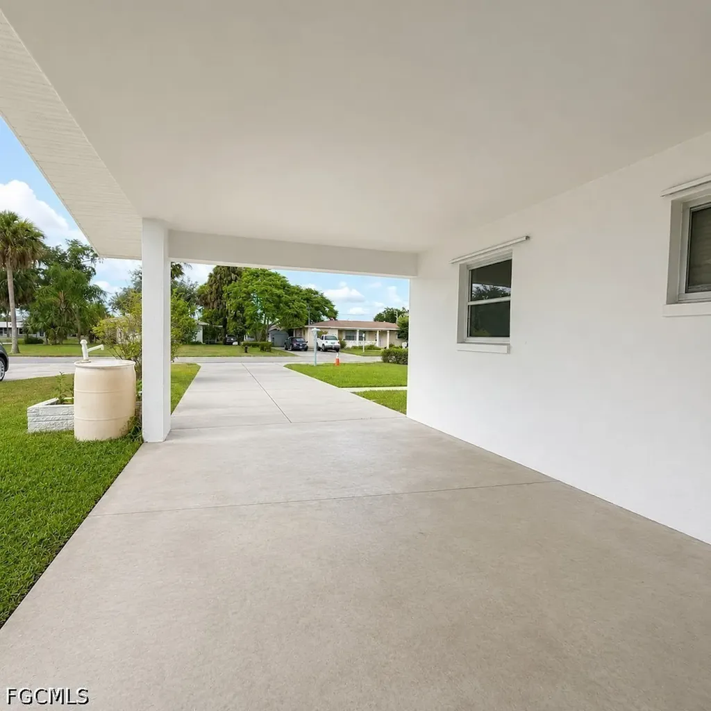800 Willow Drive Lehigh Acres FL 33936