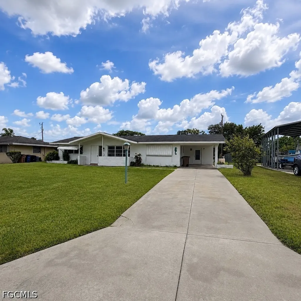 800 Willow Drive Lehigh Acres FL 33936