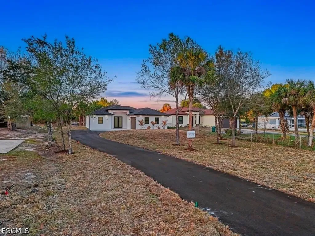 2657 2nd Avenue SE Naples FL 34117