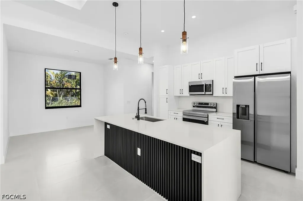 2200 NE 15th Avenue Cape Coral FL 33909