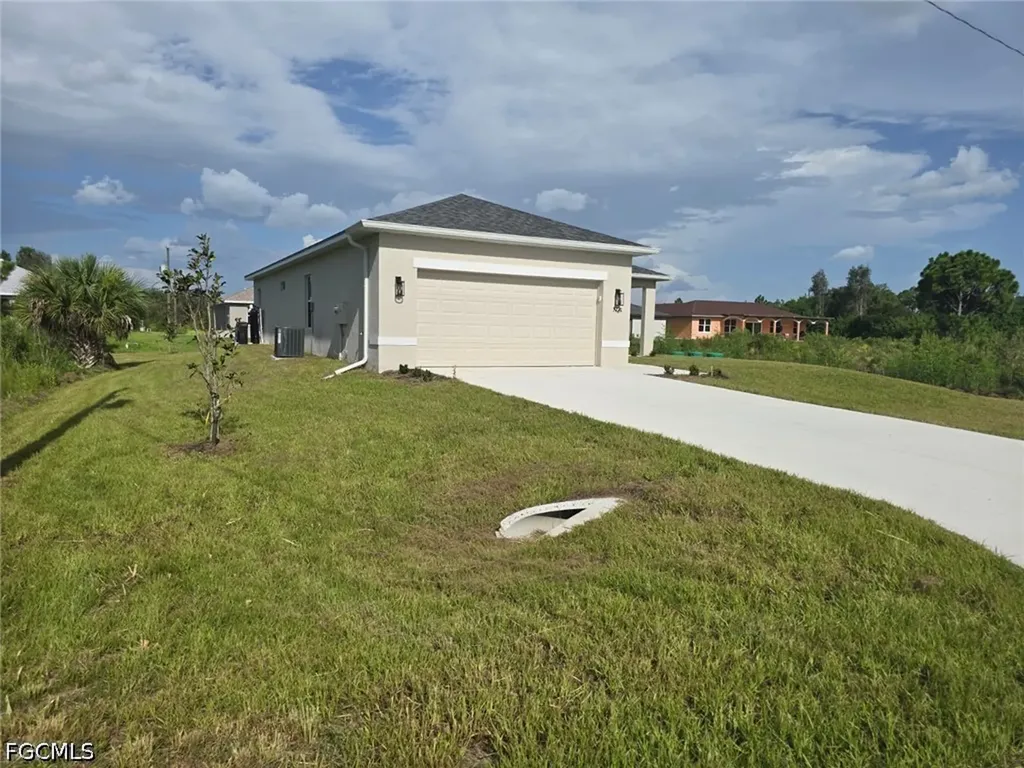 1924 Holyoke Avenue Lehigh Acres FL 33972