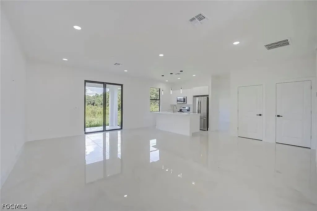 5905 Sunshine Boulevard N Lehigh Acres FL 33971