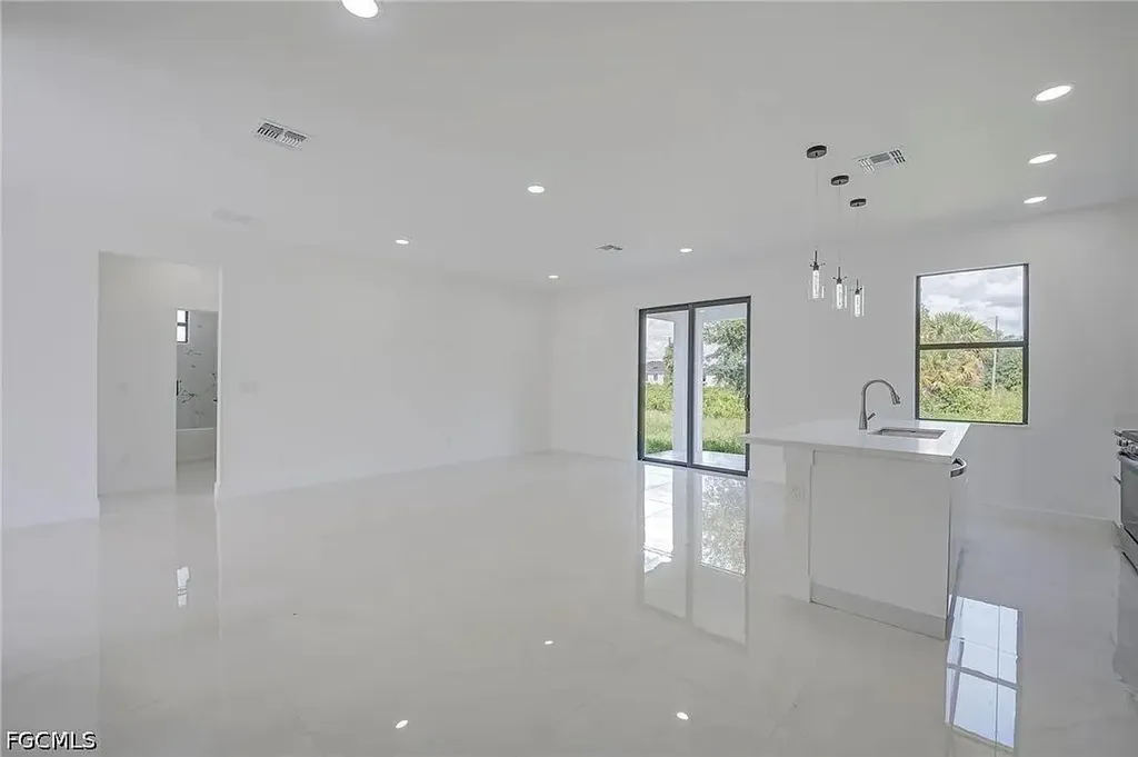 5905 Sunshine Boulevard N Lehigh Acres FL 33971