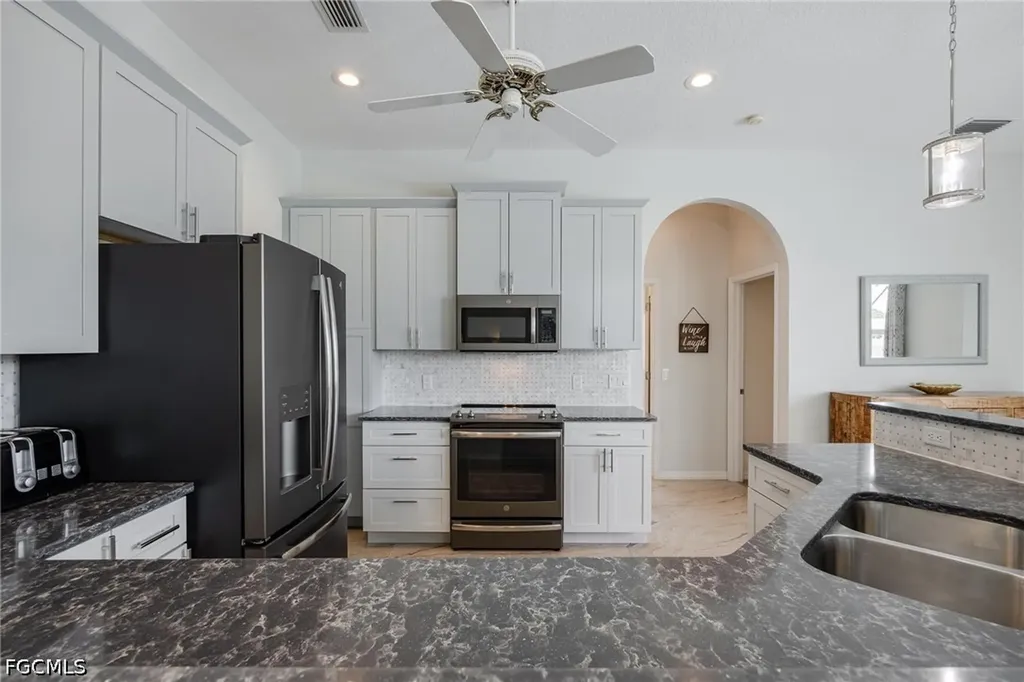 5234 Sands Boulevard Cape Coral FL 33914