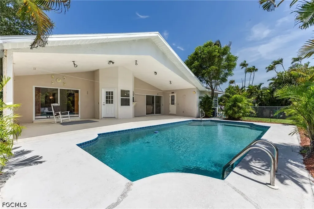 3606 Country Club Boulevard Cape Coral FL 33904