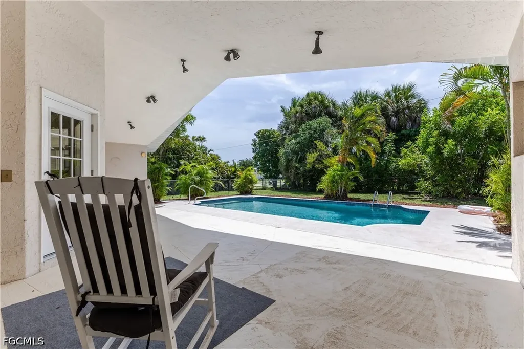 3606 Country Club Boulevard Cape Coral FL 33904