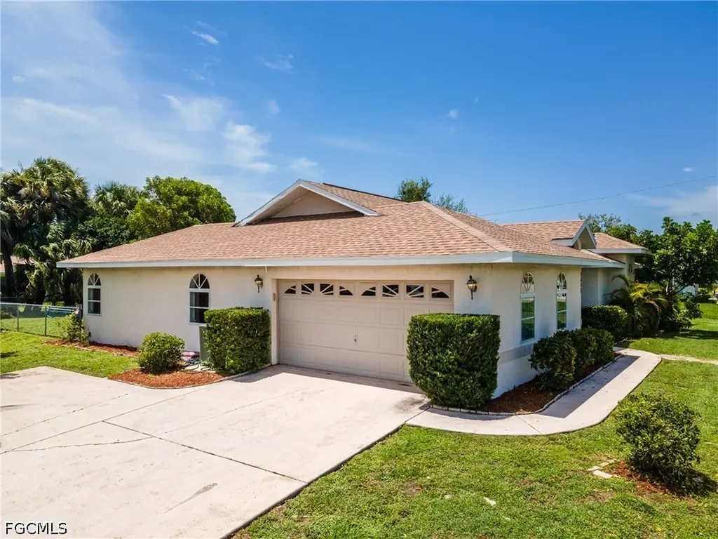 3606 Country Club Boulevard Cape Coral FL 33904