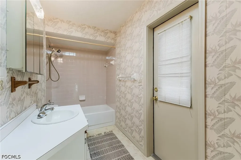 3606 Country Club Boulevard Cape Coral FL 33904