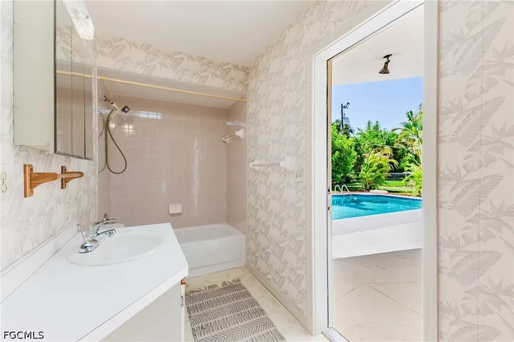 3606 Country Club Boulevard Cape Coral FL 33904