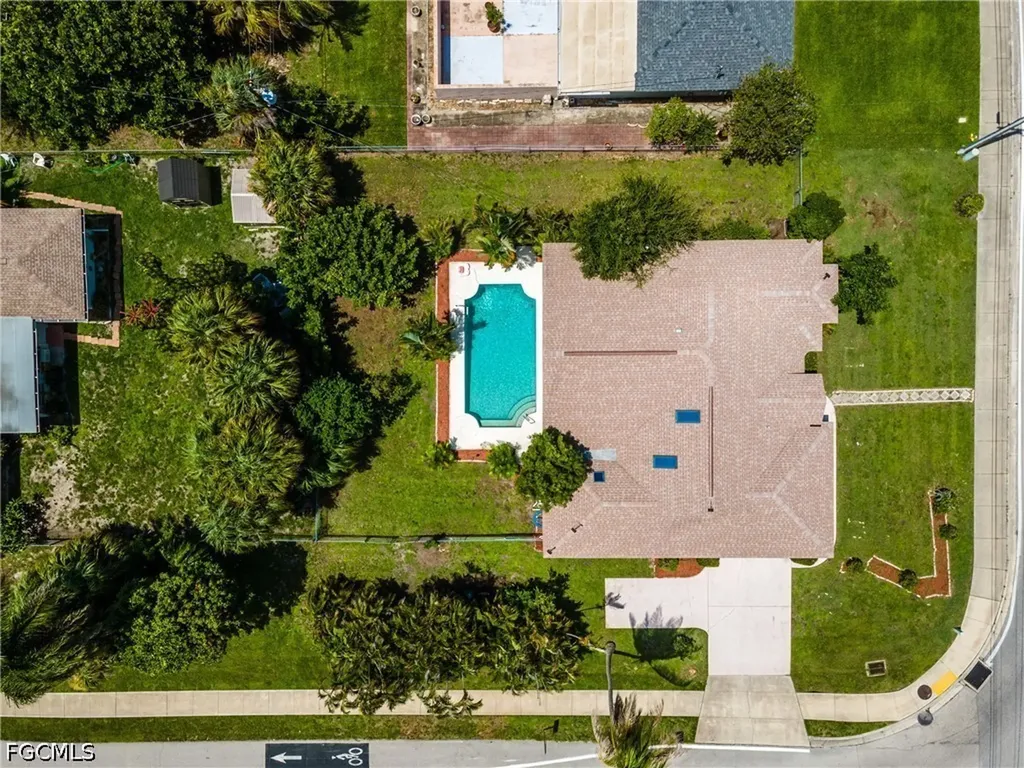 3606 Country Club Boulevard Cape Coral FL 33904
